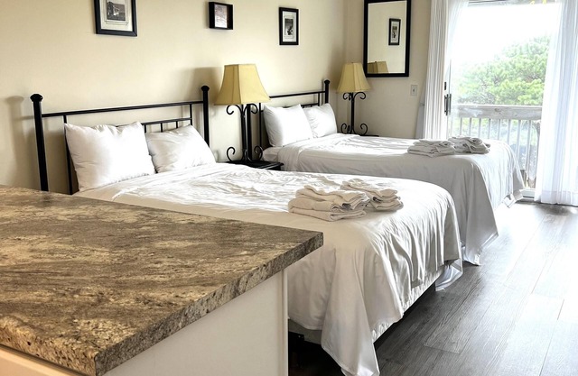 Unit #22 - 2nd Floor Deluxe Efficiency, Private Deck with distant Bay Views