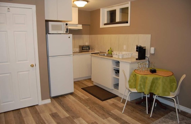 Unit B - Cozy Cozy Basement