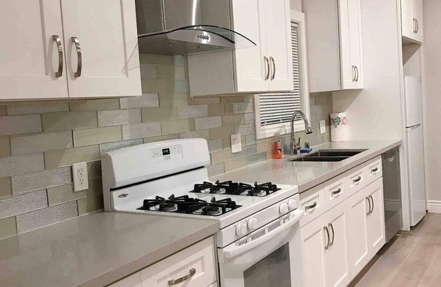 Unit B-Work & Wander Fremont！