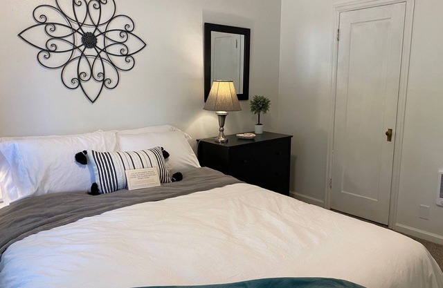 Unit D Manor House Month to Month