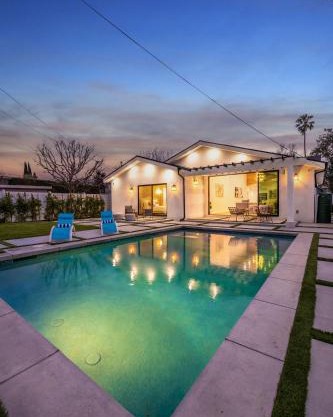 Universal Studio Stellar Home with pool and jacuzzi