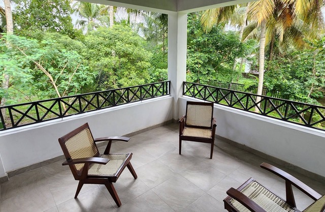 Unwind and relax, cozy house on acre by the rice fields, plenty of space to rest
