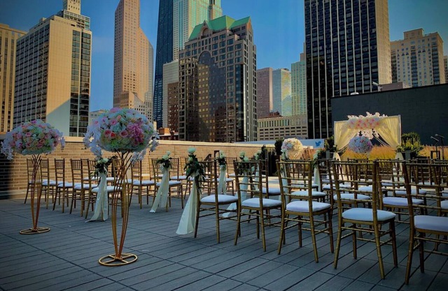 Unwind & Indulge In Our Oasis! 4 Relaxing Units, Rooftop Pool, Pets Allowed