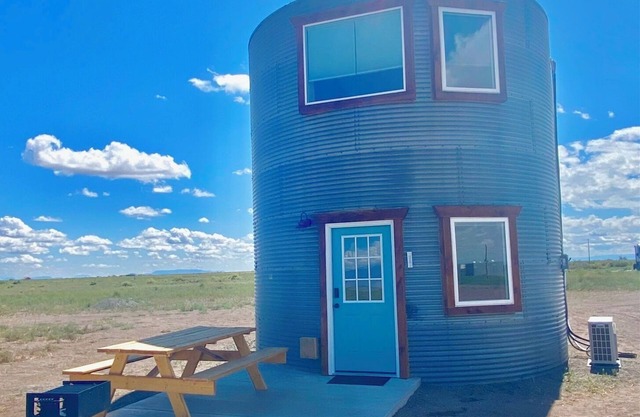 Up-cycled Grain Bin Villa just 20 mins. from the Great Sand Dunes NP w/WiFi, AC
