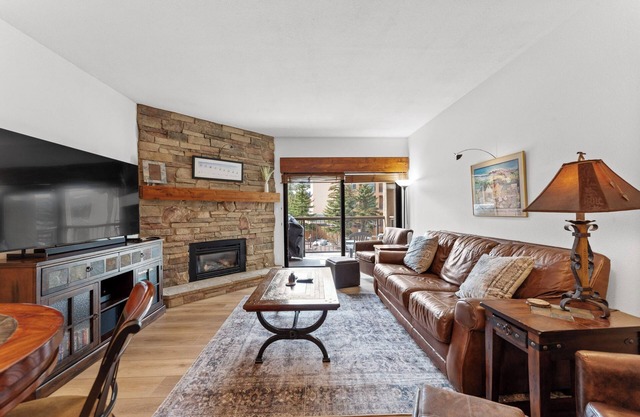 Updated 5 Star Condo, just minutes from the Ski Lift and Downtown!