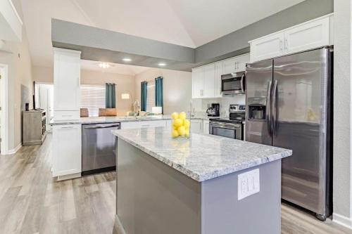 Updated Branson Condo Penthouse on Thousand Hills Golf course with Views and close to 76