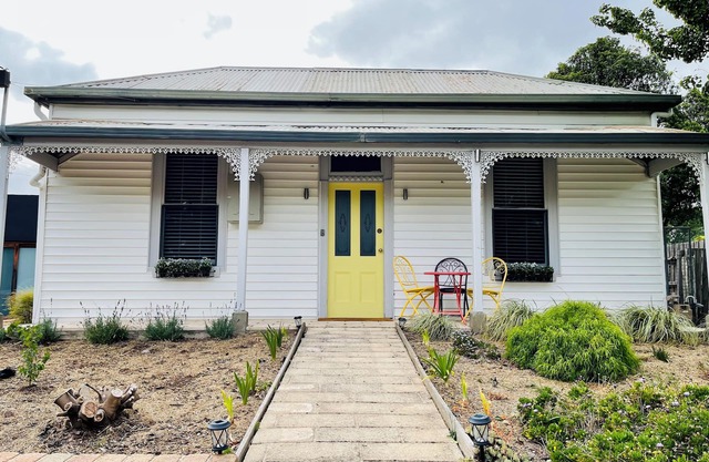 Updated Cottage on Large Sunny Block, 5 mins to town