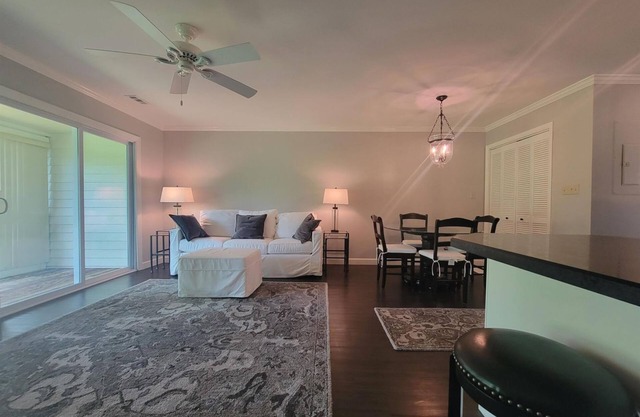 Updated Cozy Condo: 15 minutes from Surfside Beach