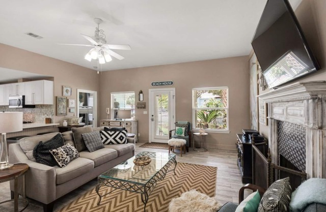 Updated Home-Priv Hot Tub-Comm Pool-Close 2 Beach