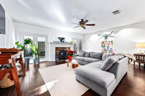 Updated Home, Zen Vibe, 3BR w Cowboy Pool