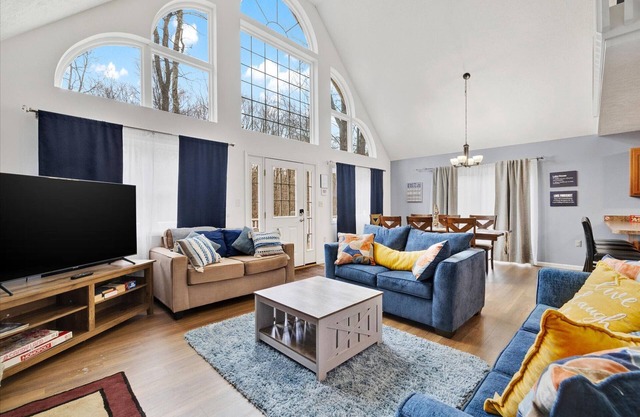 Updated! Lake House W/Hot Tub, Game Room, & Firepit In Arrowhead Lake