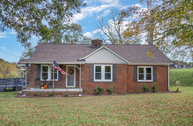 Updated Modern Farmhouse Near Downtown Dickson!