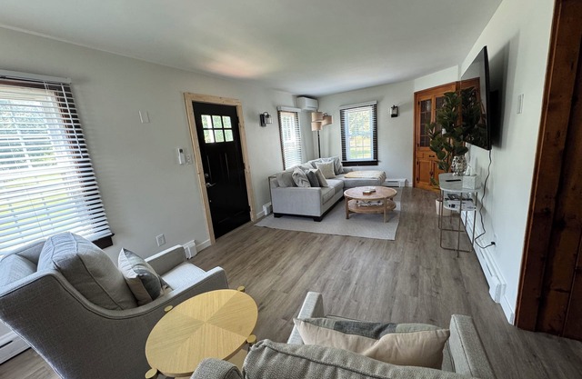 Updated new and perfect Location Boardwalk and Beach min away Large family home