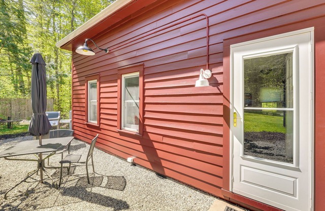Updated/Pet-Friendly Cabin By Hikes and Woodstock!