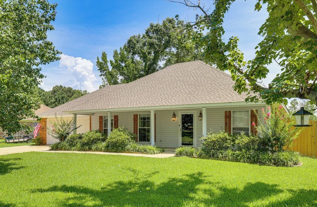 Updated Retreat w/Outdoor Space in Flowood!
