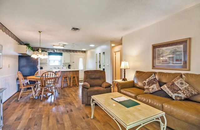 Upgraded 2BR, King Bed, Plenty of Amenities