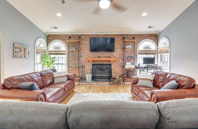Upper Marlboro Home on 1 Acre: Office & Home Gym!