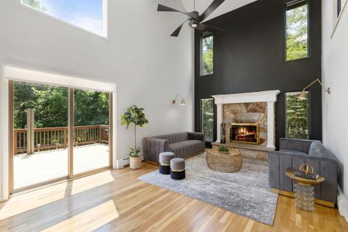 Upper Saddle River Resort w Pool, Hot Tub & Lake