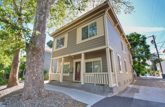 Upscale 1890's Historic Apartment · 23-4