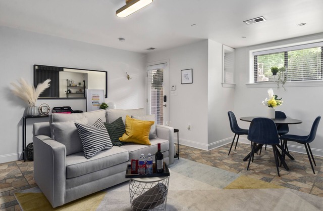 Upscale 2BR Apartment with Patio