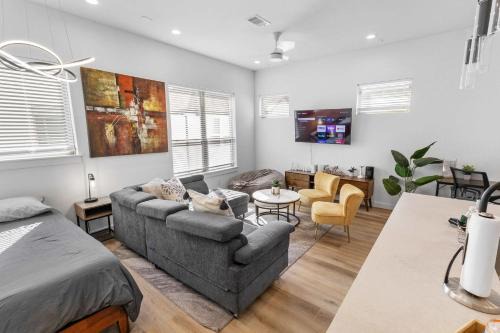 Upscale 3BR Crib Sleeps 12 Garage Gym Access