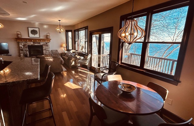 Upscale Cayuga Lakefront - beautiful water access - on Finger Lakes Wine Trail