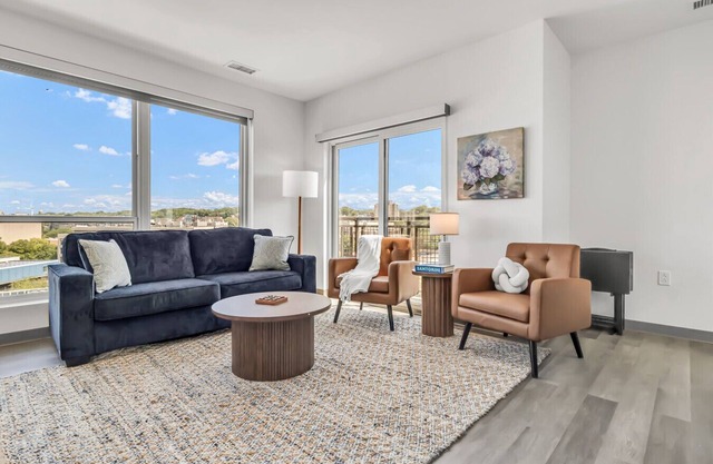 Upscale & Charming ADA 2BR | Cleveland Clinic