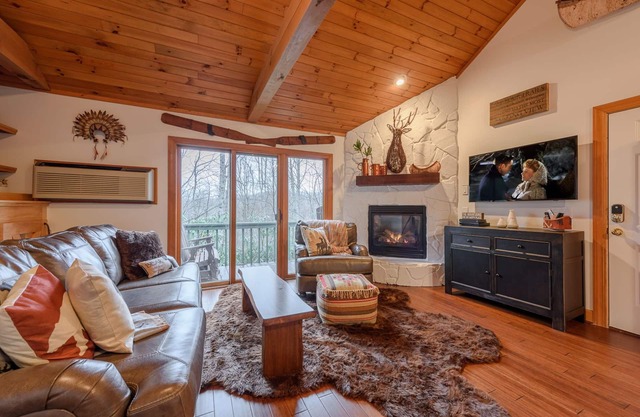 Upscale Cottage Near Blue Ridge Parkway