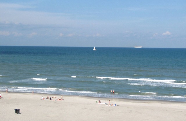 UPSCALE DIRECT OCEANFRONT,SAVOR LUXURY SUN & FUN, BEACH,POOL,JACUZZI, SAUNA