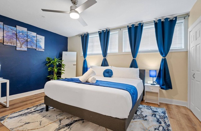 Upscale King Bed Suite |ADA w/Free parking!