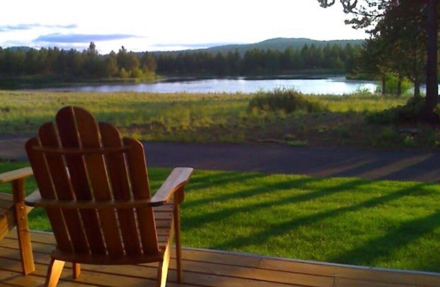 Upscale Lakefront Condo, Air Conditioning & Gas Fireplace
