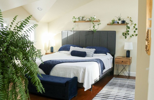 Upscale Luxury in Amish Country, King Bed, Jetted Tub & Garden Patio