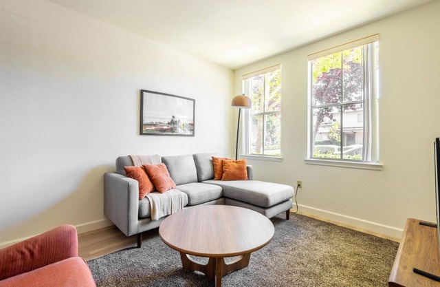 Upscale Mountain View 2BR w/Pool & Courtyard, nr Shops, by Blueground