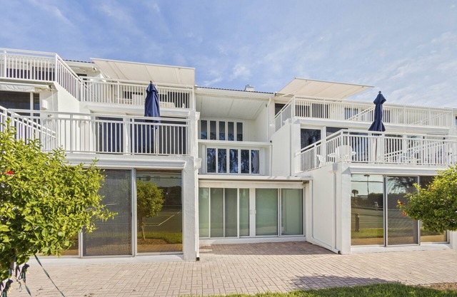 Upscale Oceanfront Condo – Roomy & Refined: Club Longboat #334 by RVA