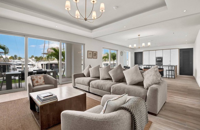Upscale One Marina Condo at Palm Cay, luxury amenities, 4 Bedrooms.