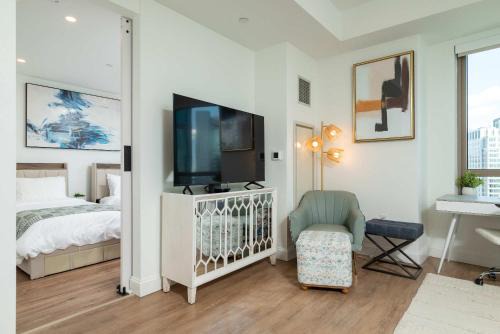 Upscale Penthouse with Gym Parking near MGH TUFTS