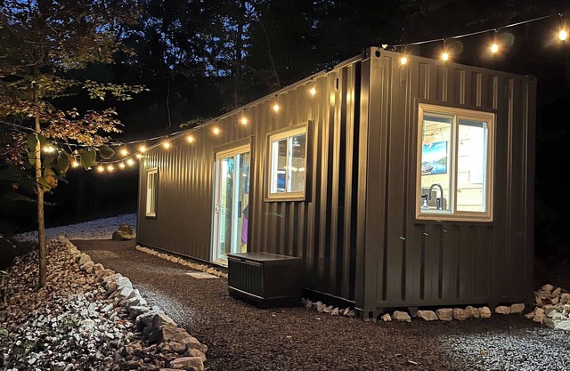 Upscale Shipping Container in the Woods of Red River Gorge | Hot Tub | Private
