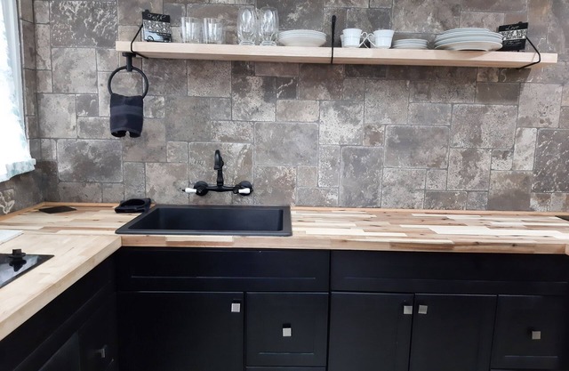 Upscale studio apartment newly remodeled