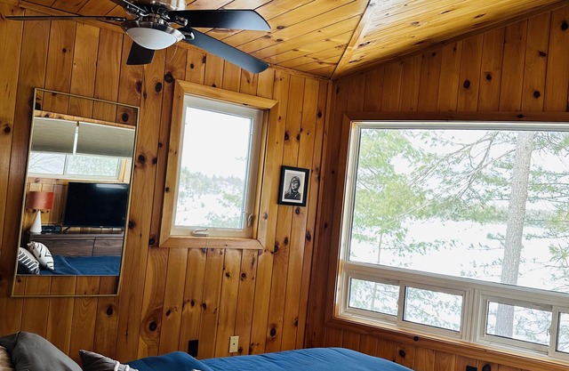 Upscale, unique, clean, spectacular lakefront cottage with SAUNA!