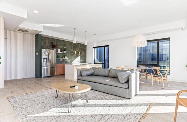 Uptown Apartment| Lake View Near Mill City Museum