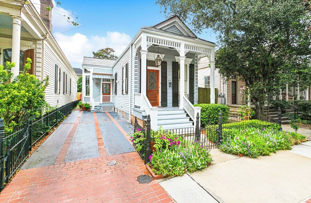 Uptown Carriage House 900 ft to Magazine & 3 Blocks to Mardi Gras Parade Route