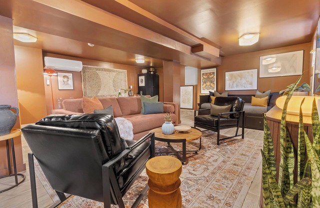 Urban Duplex Home w/Parking 20 mins from NYC, Times Square, Penn Station