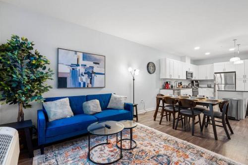Urban Elegance: 20 Minutes to NYC (Gym, Laundry)