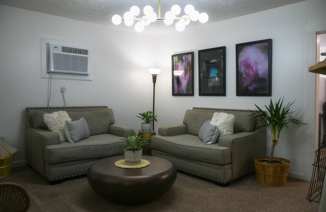 Urban Farmhouse - Close to FHU