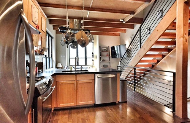 Urban Green Lake Gem! Modern, Cozy, Block to Lake!
