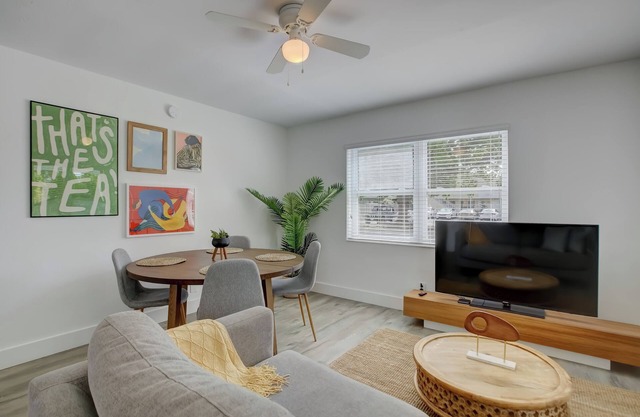 Urban Oasis in Fort Lauderdale, 10 Mins to Beach, 2B+Sof – Sleeps 6 FREE Parking
