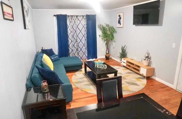 Urban Oasis: Spacious 3BR 2BA Patio Oasis Near NYC, EWR &nAmerican Dream Mall