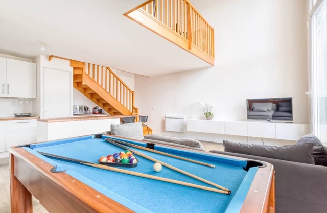 Urban Pool - Duplex avec billard et terrasse