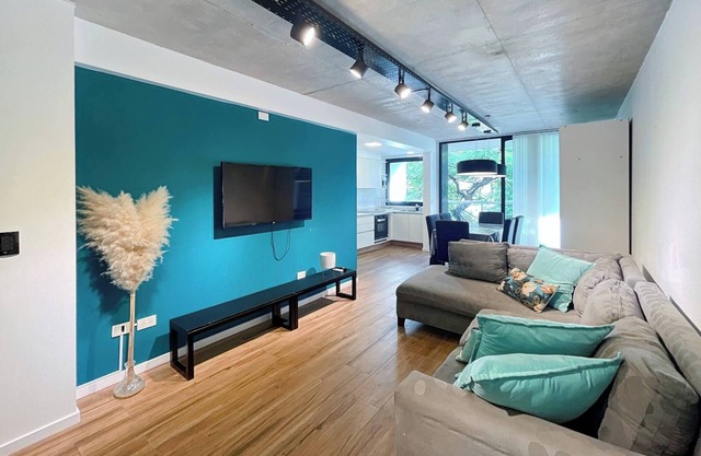 Urban Retreat Elegant Modern Apartment with Balcony in Villa del Parque