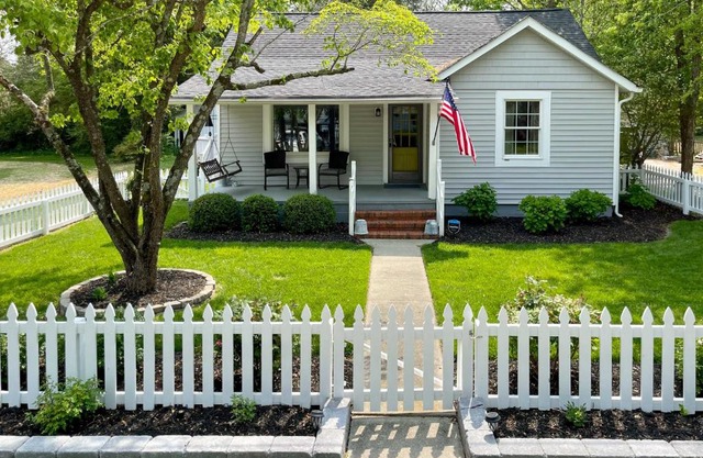 Urbanna Cottage with Private Yard and Water Views